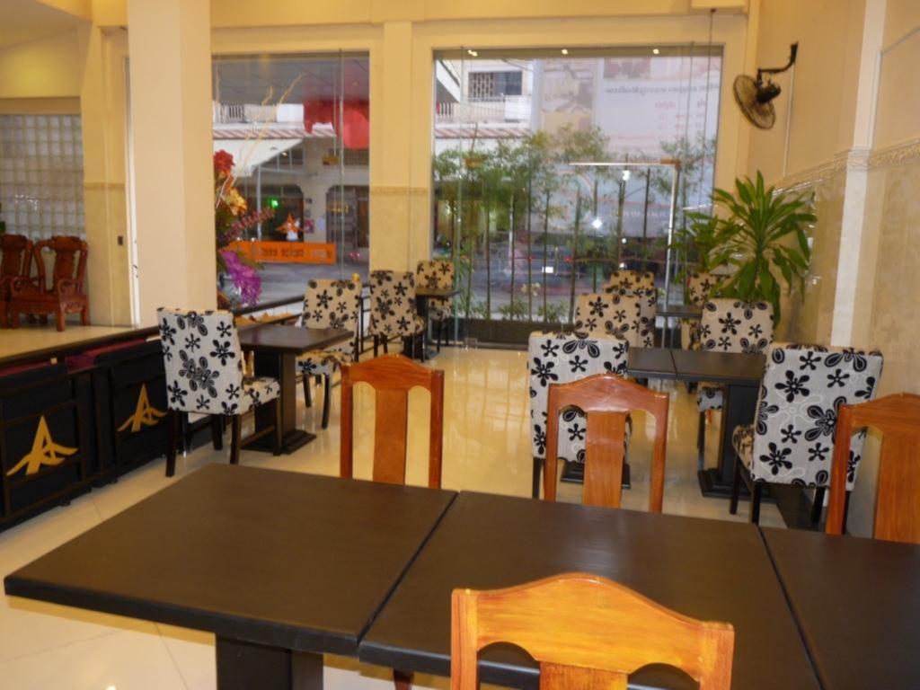 Hi Land Hotel Phnom Penh Exterior photo
