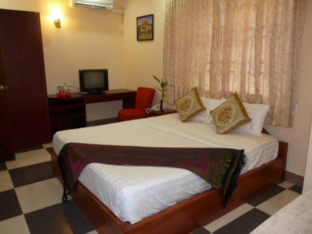 Hi Land Hotel Phnom Penh Exterior photo